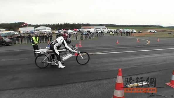 rocket-powered-bicycle-f1.jpg